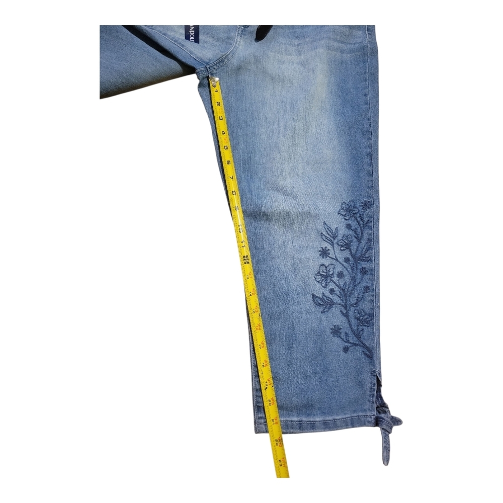 Bandolino Denim Ankle Jeans with Floral Design - Picture 4 of 6
